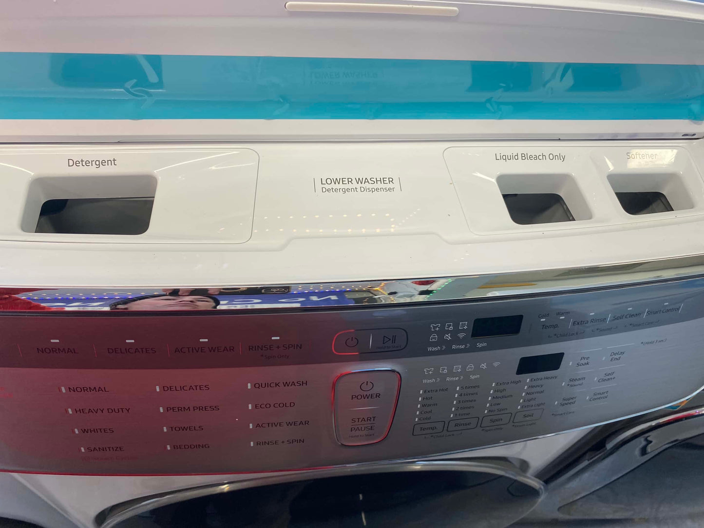 Item: #W73A Samsung Washer and dryer set electric 220v front load 27”