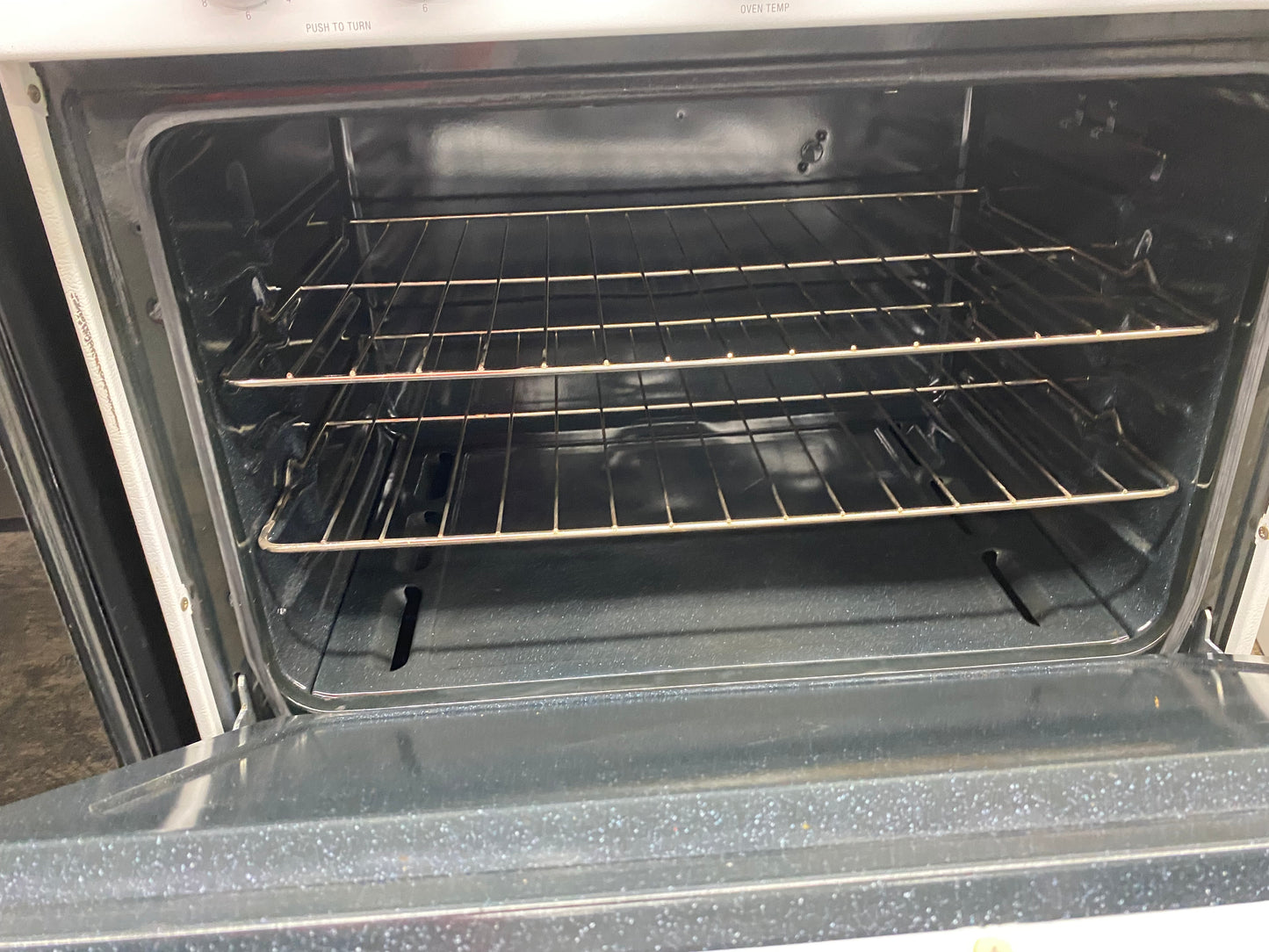 ITEM #ER60C Amana  white gas range 4 burner 30 inch *more pictures soon