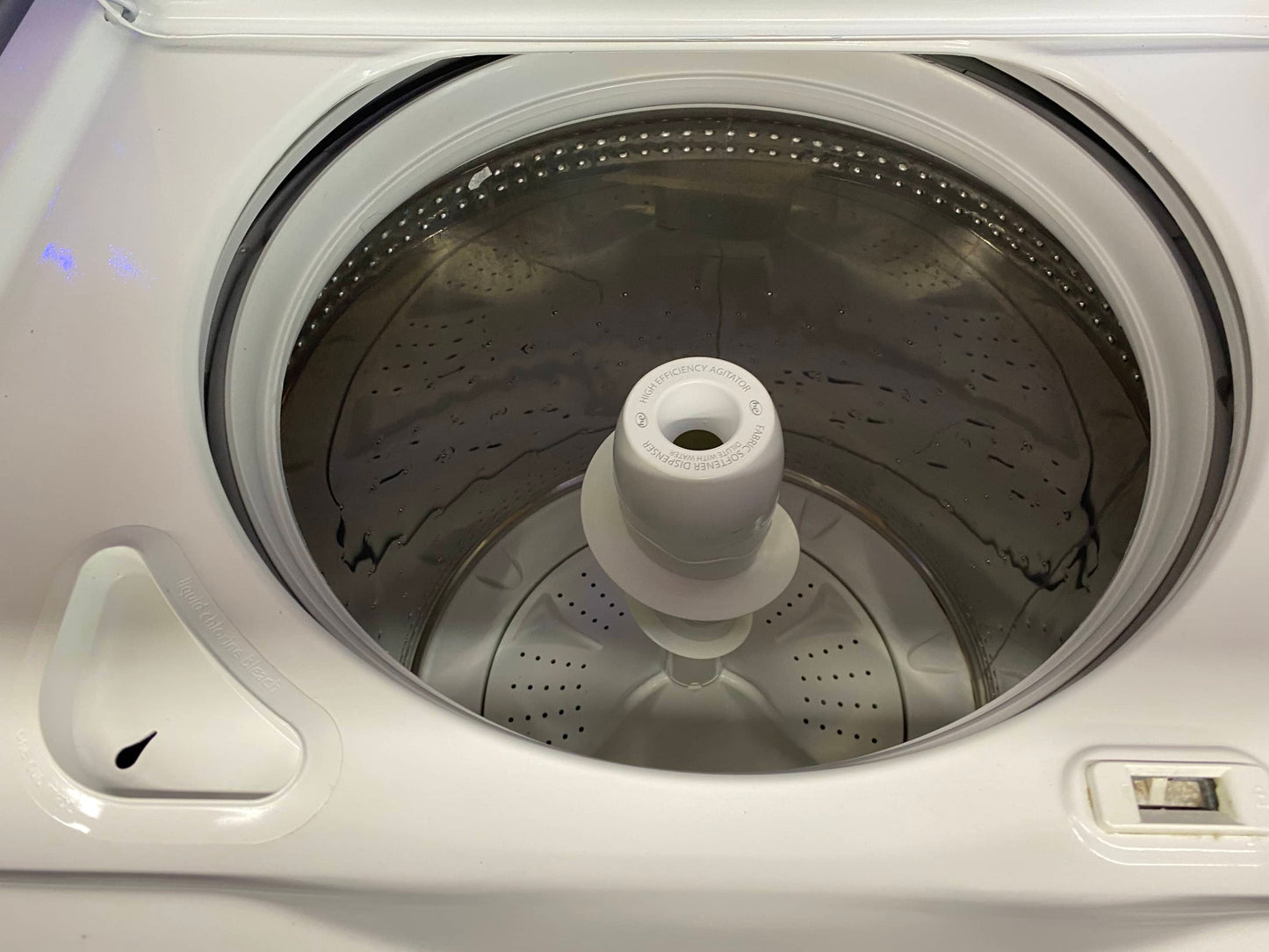 Item: WD9040 Whirlpool top load washing machine and Roper electric dryer set side x side 29”