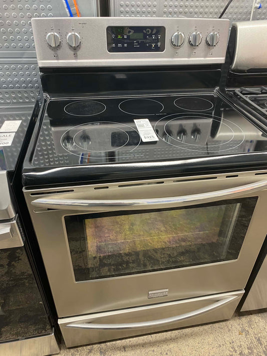 Item: #ER17 Frigidaire electric range 4 burner  range stainless steel broil 30 in