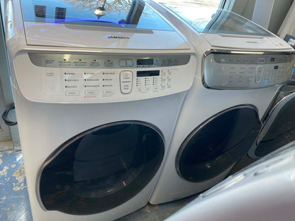 Item: #W73A Samsung Washer and dryer set electric 220v front load 27”