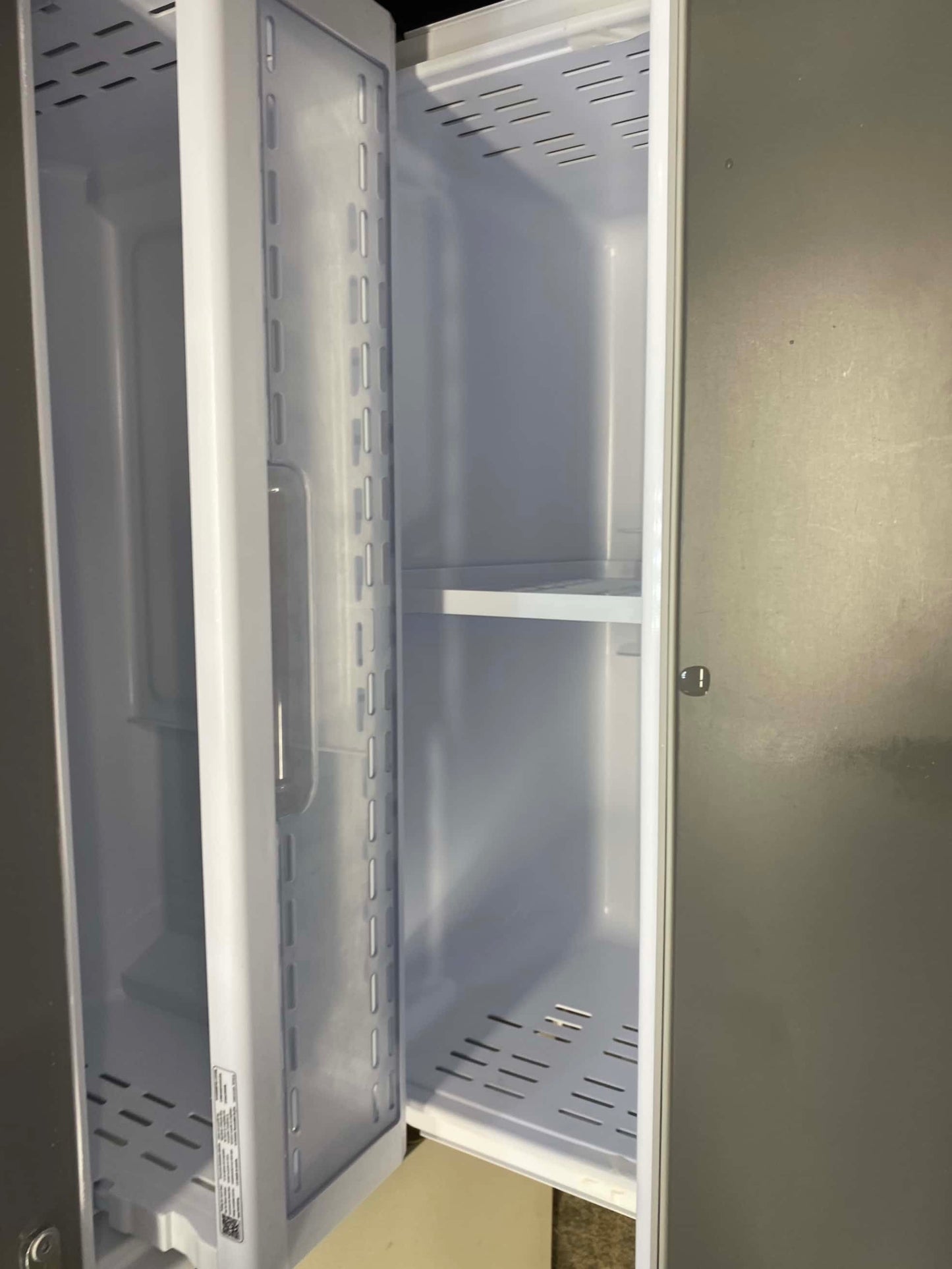 Item: #RF46S Samsung French door refrigerator counter depth stainless steel w/water ice dispenser 36 in.