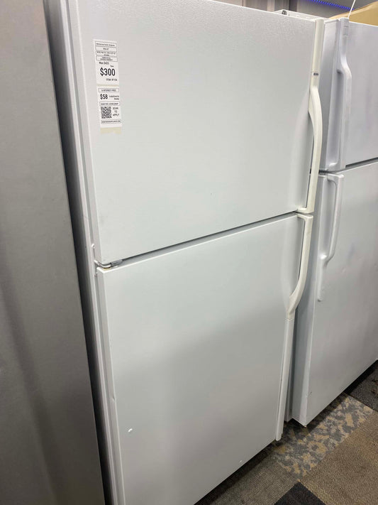 ITEM: #RF136 GE  kenmore  freezer white refrigerator  32 inc